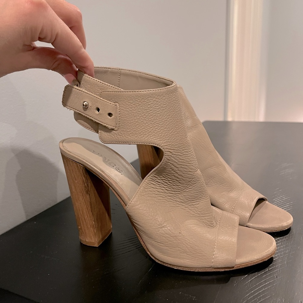 Vince leather block heel sandal. Size 7.5